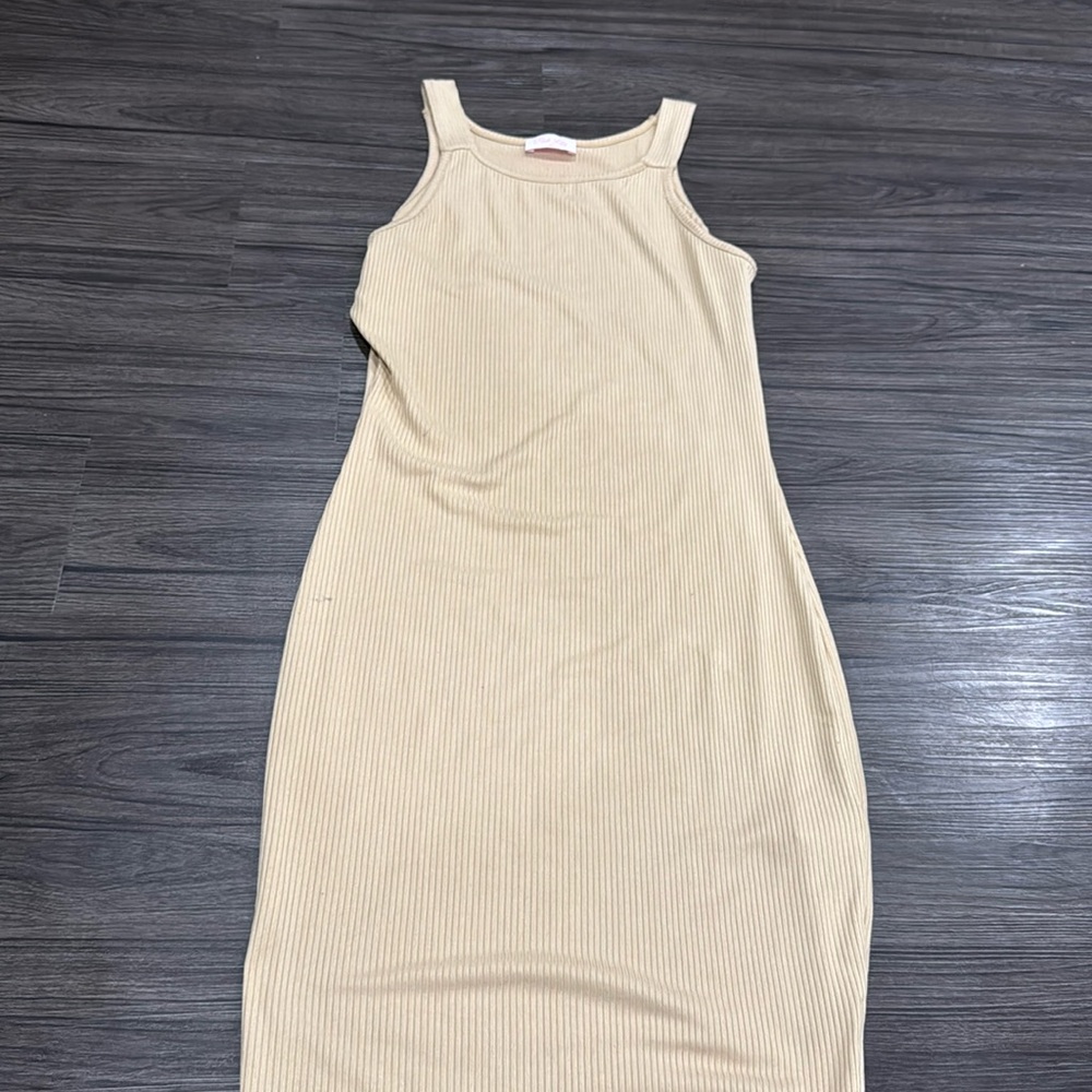 Pink Lilly XS never worn midi dress.